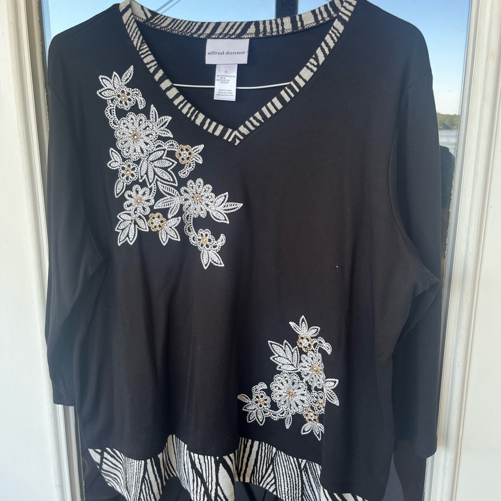 Alfred Dunner Black and White Floral Embroidered Blouse